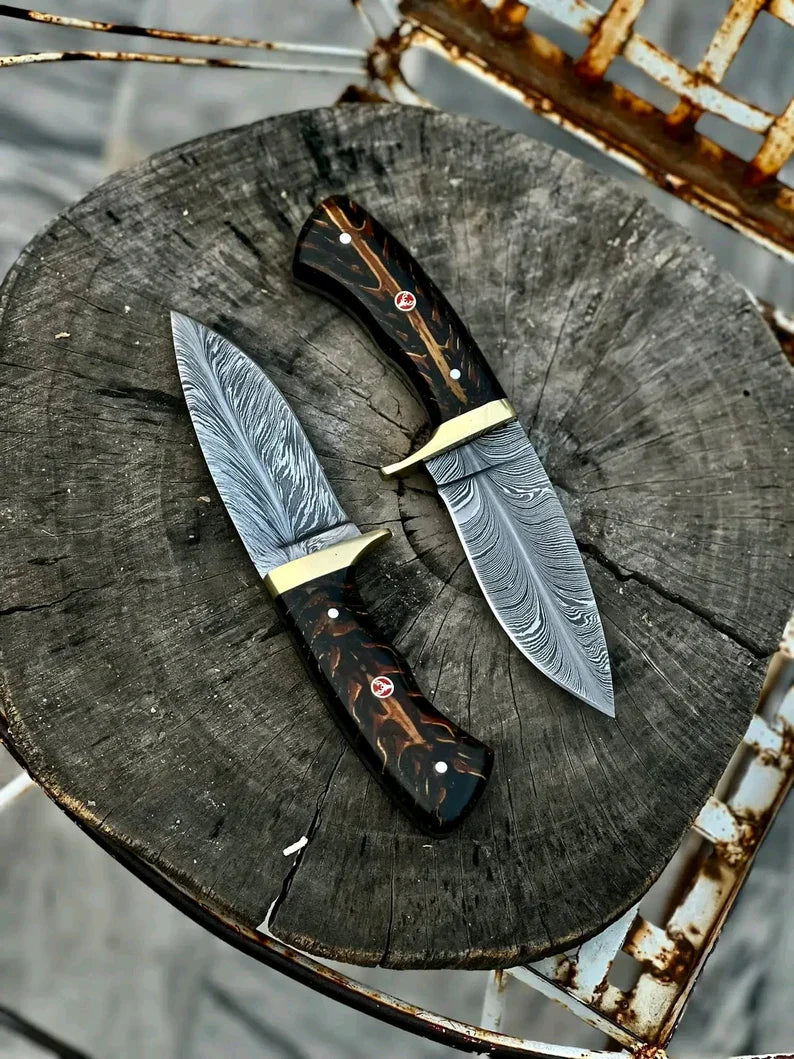 Pair of custom handmade damascus steel feather pattern hunting knives With leather sheath