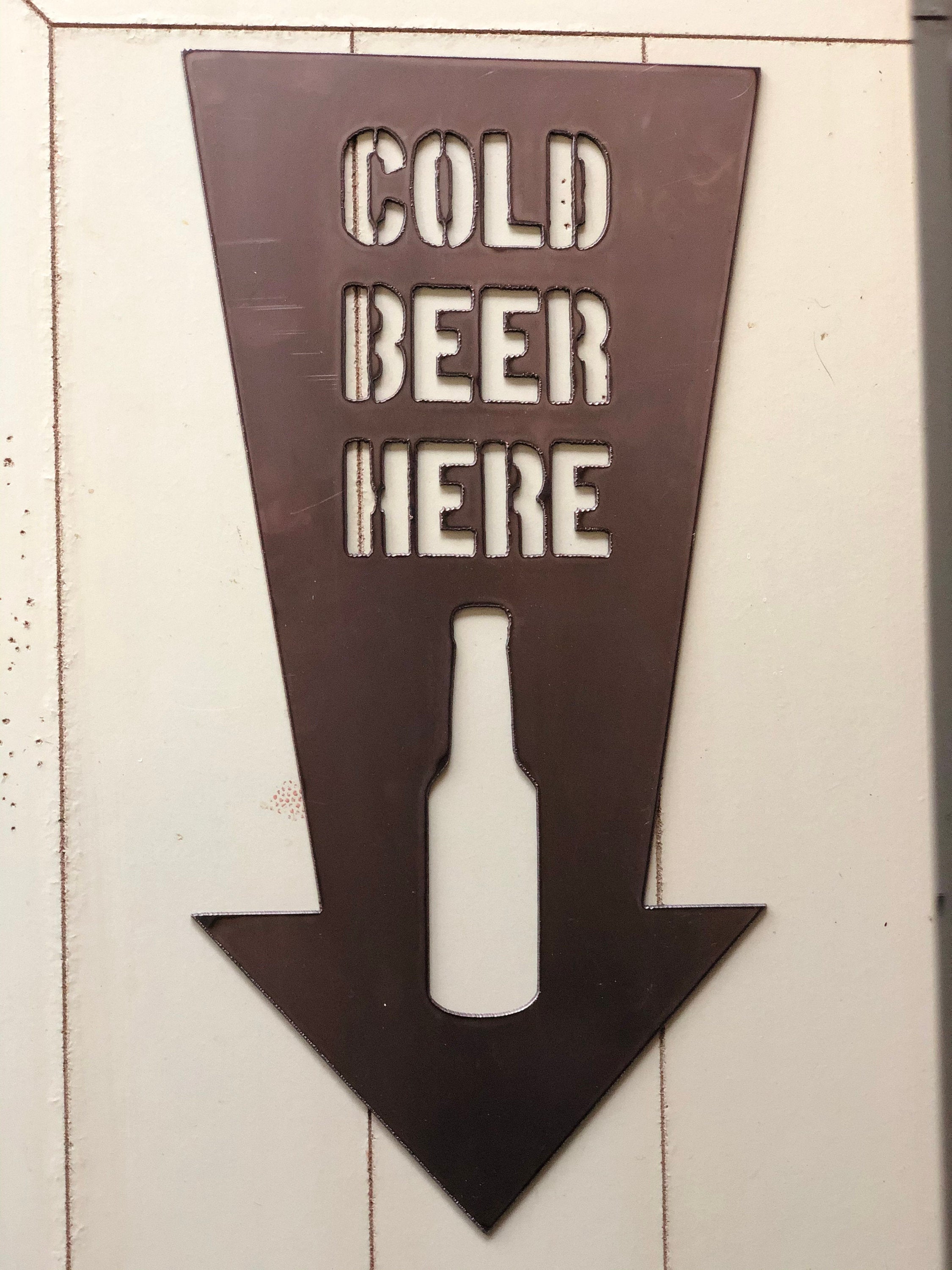 Cold Beer Here Metal Sign, Man Cave Bar Sign, Cold Beer Arrow Sign, Cold Beer Vertical Sign, Bars Decorative Sign, Beer Lover Bar Sign